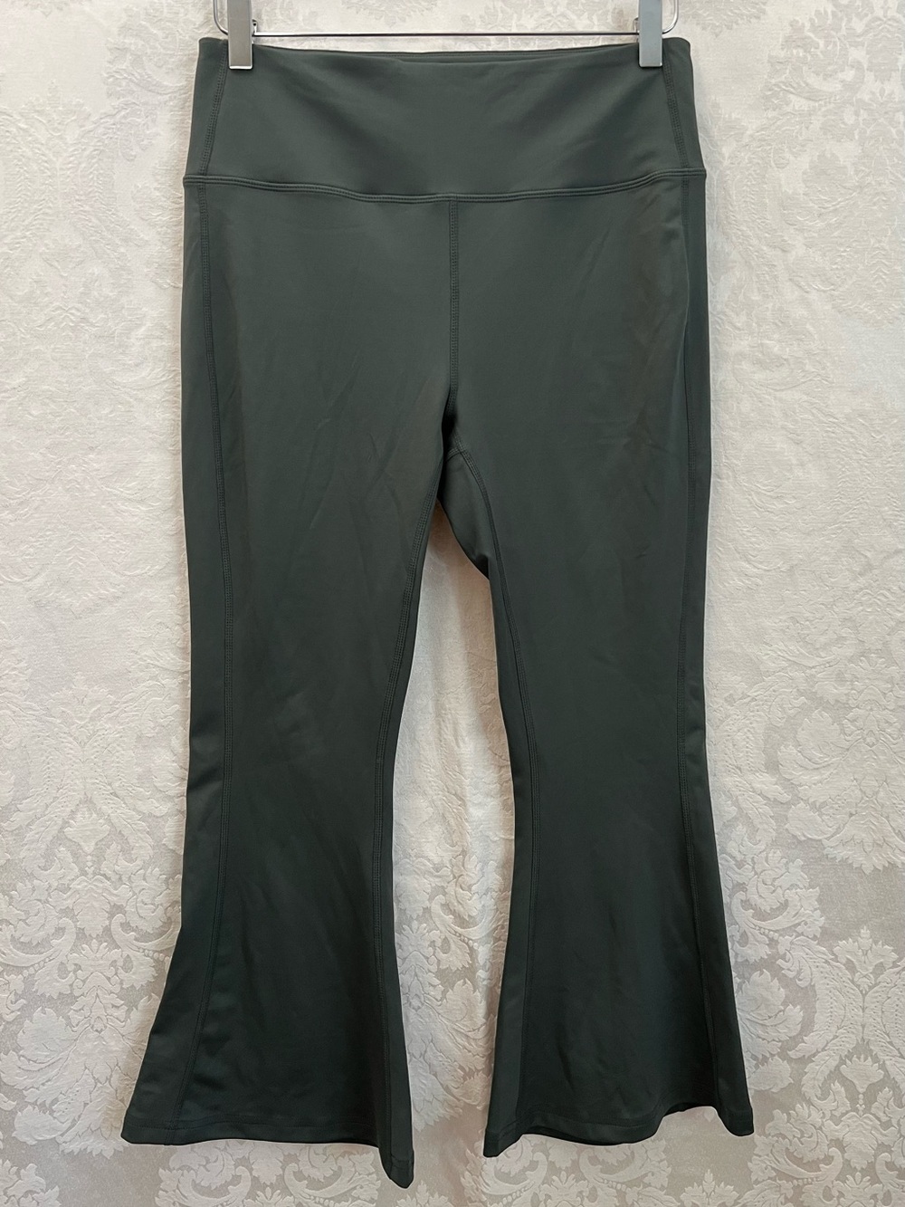Z By Zella Womens Perform High Waist Crop Flared Workout Leggings Size Large GUC